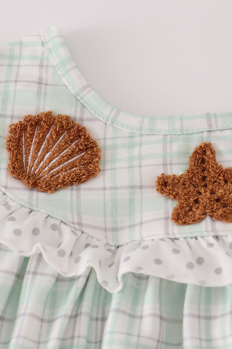 Green plaid sea shell french knot ruffle shorts est